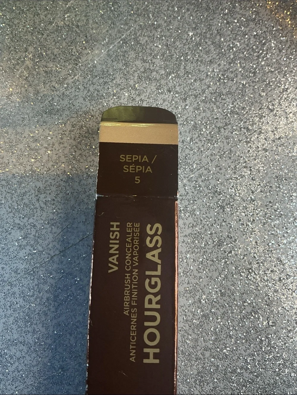 Hourglass sleek concealer